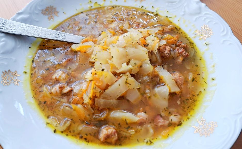 zupa z młodej kapusty