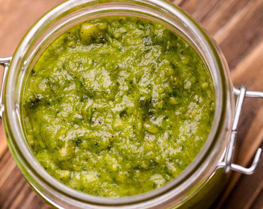 Pesto z liści rzodkiewki